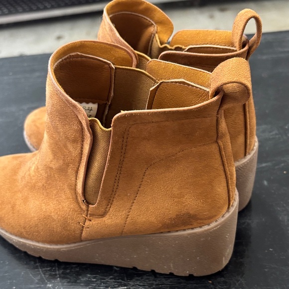 Jessica Carlyle Brown Suede Wedged Booties Size 9 Women’s - Picture 4 of 6